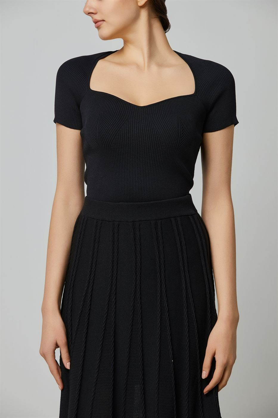 Sweet Heart Neck Pullover - Femi9 EG