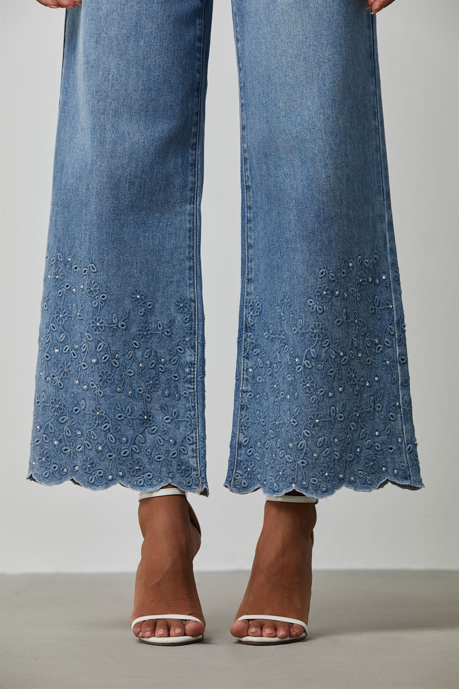 Straight Leg Jeans - Femi9 EG