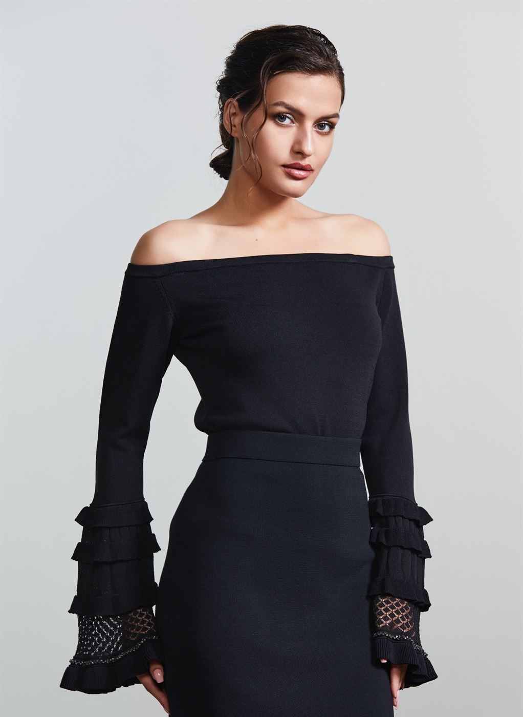 Ruffles Details Pullover - Femi9 EG