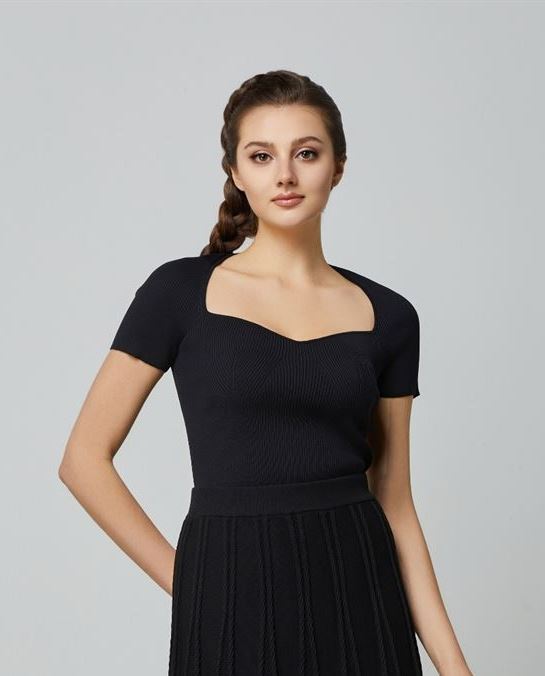 Sweet Heart Neck Pullover - Femi9 EG