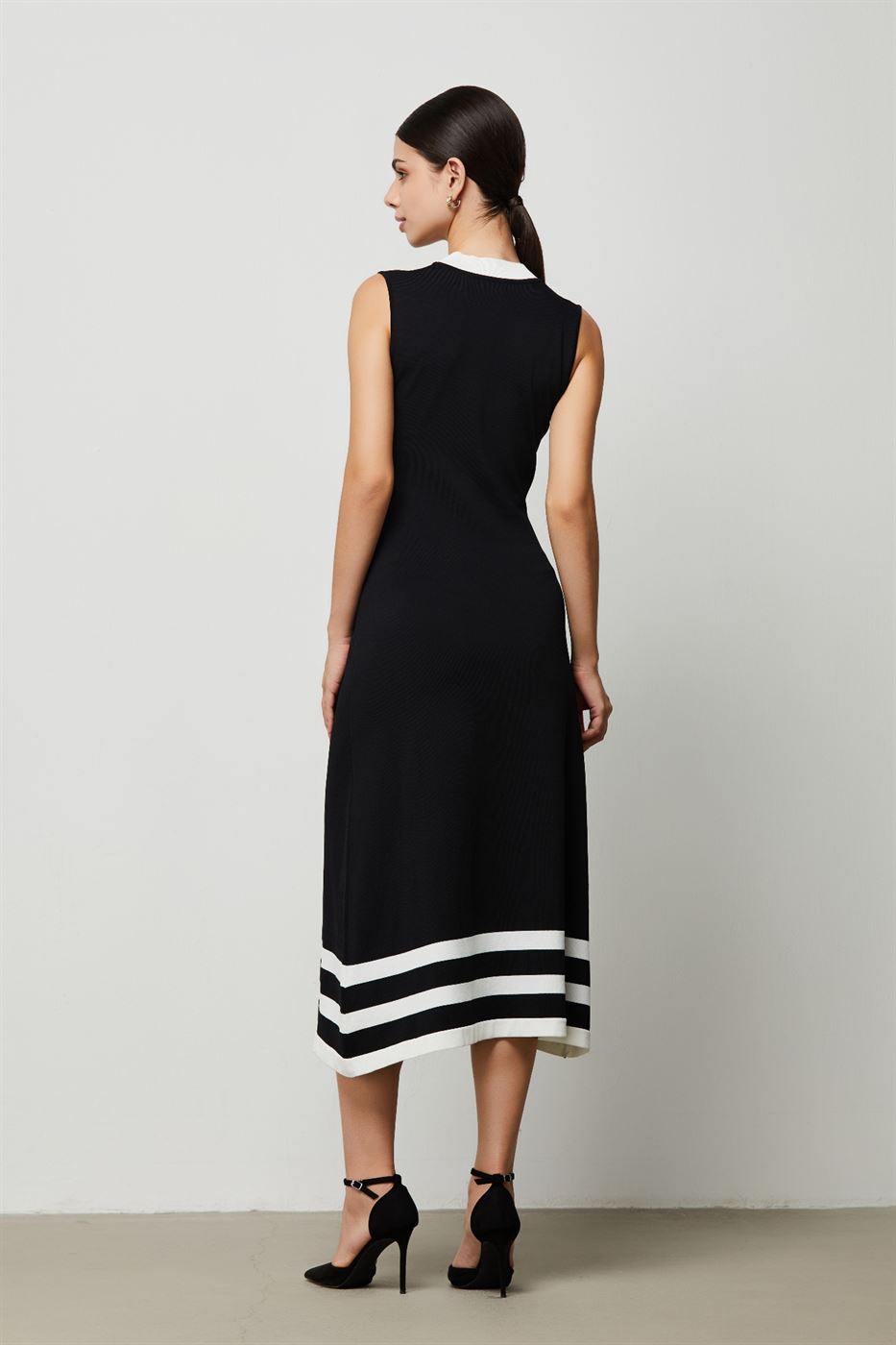 Monochrome Sleeveless Knit Dress - Femi9 EG