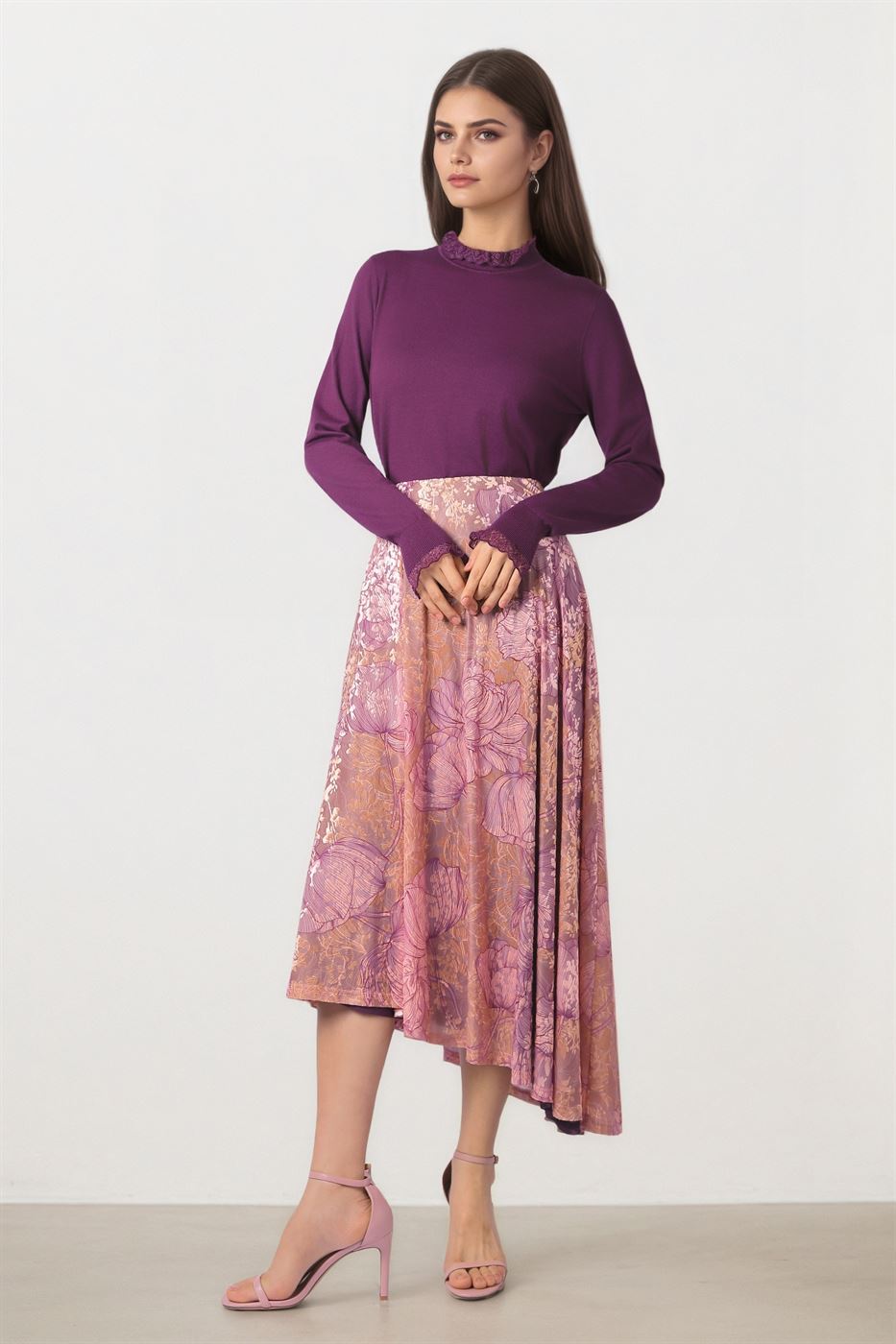 Knit Pullover with Ruffle Collar