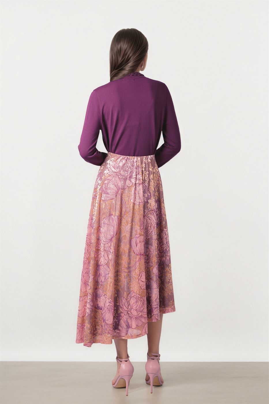 Knit Pullover with Ruffle Collar