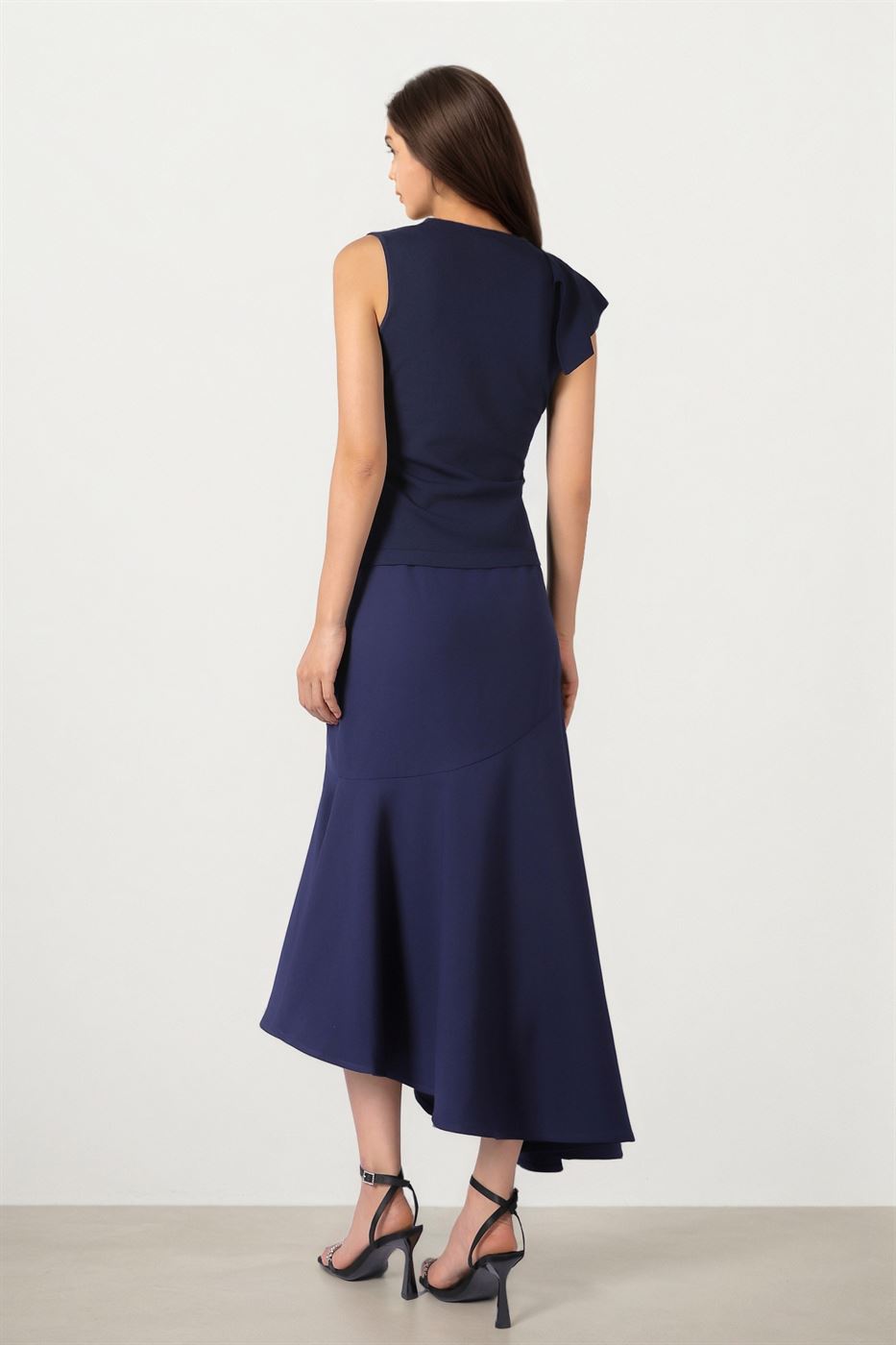 ASYMMETRIC HEM SKIRT