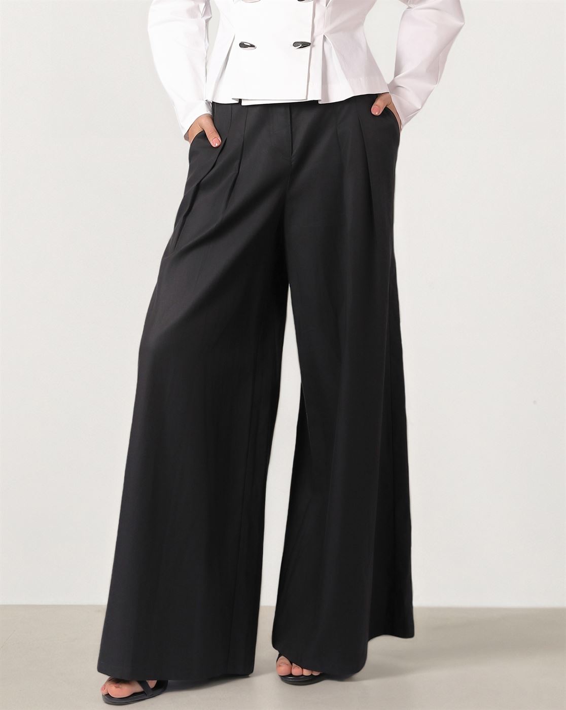 Crepe Wide-Leg Pants With Belt