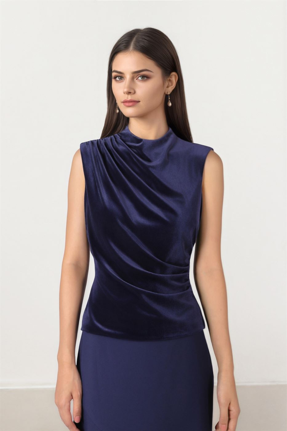 HIGH NECK VELVET TOP