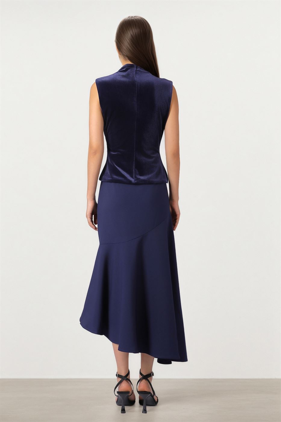 HIGH NECK VELVET TOP