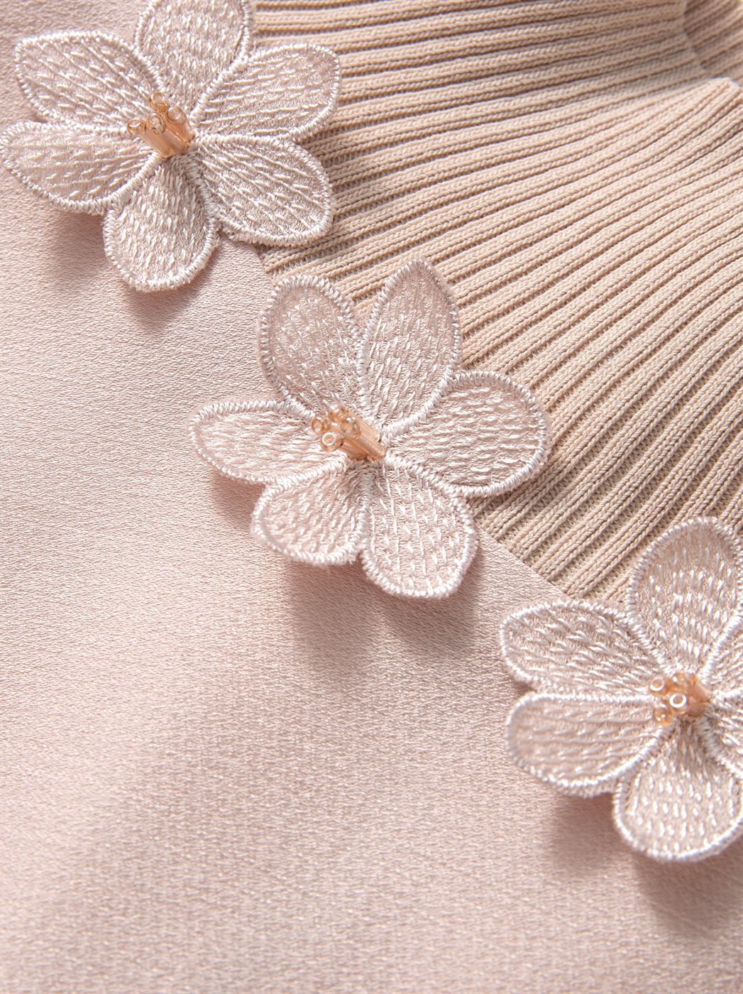 Blooml Neck Top - Femi9 EG