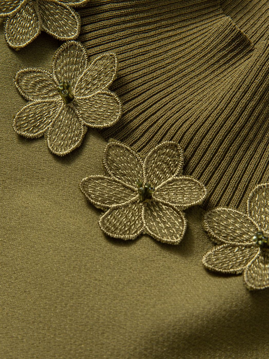 Blooml Neck Top - Femi9 EG