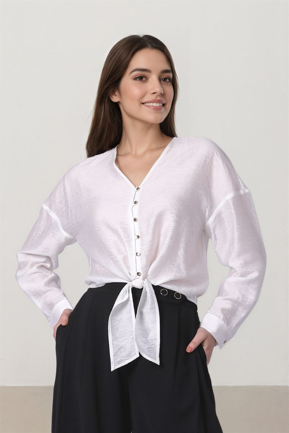 Shirt with knot details