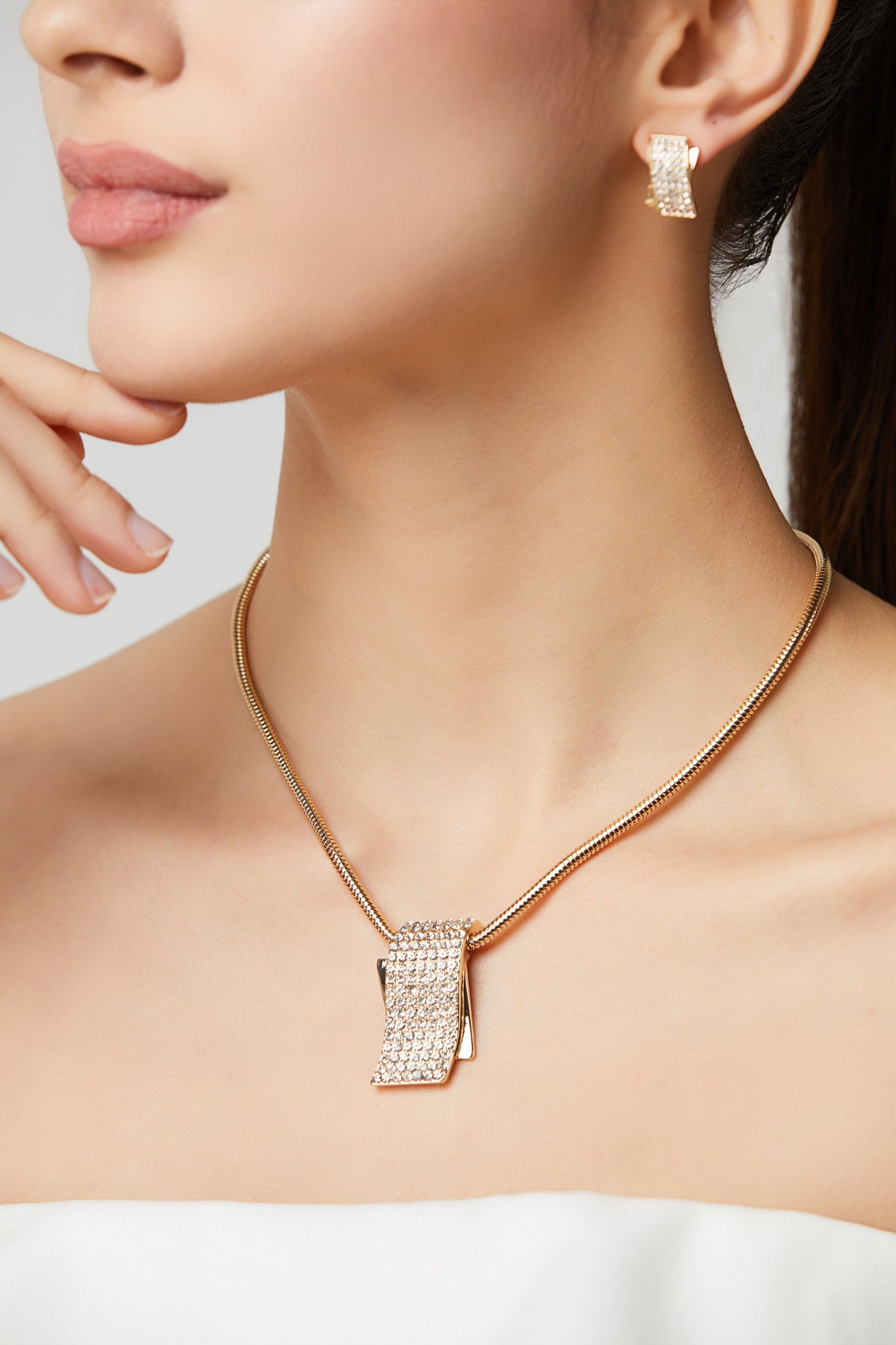 Pendent Detail Necklace - Femi9 EG