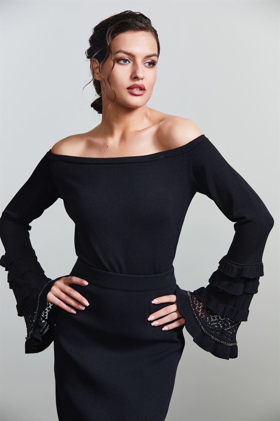 Ruffles Details Pullover - Femi9 EG