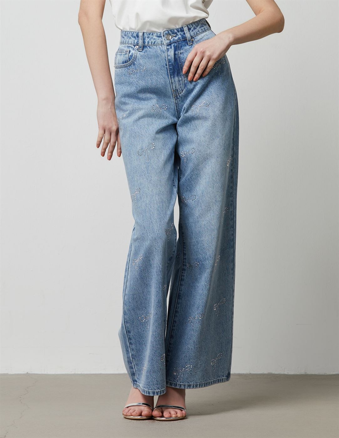 Bow Rhinestone Embellishment Jeans - Femi9 EG